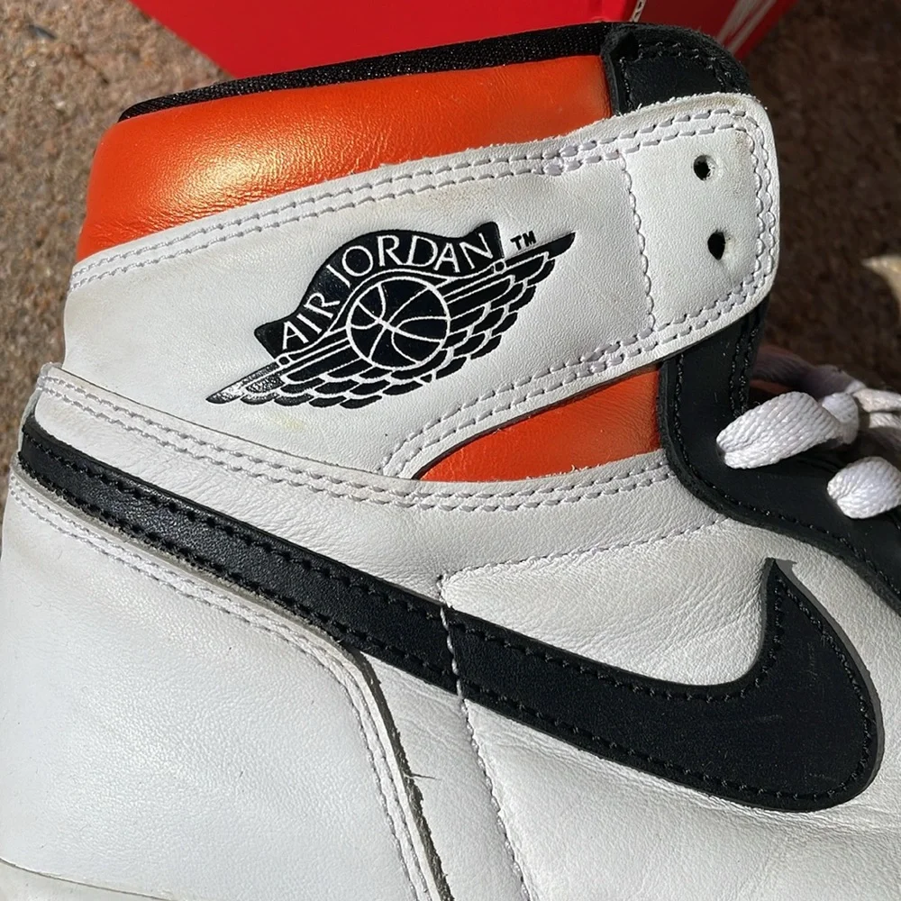 Jordan 1 Retro High Electro Shoes - Picture 2 of 9